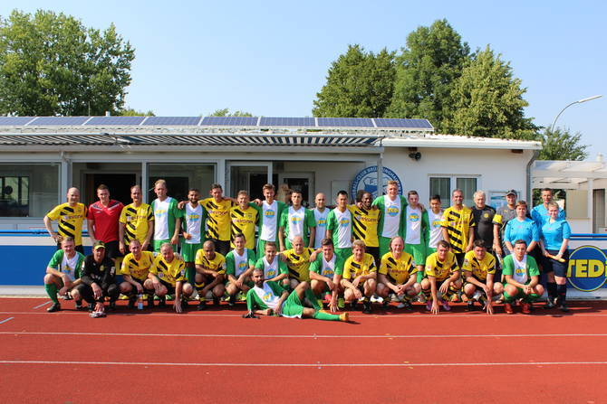 Viel Spaß hatten am Wochenende die Mannschaft vom BVB und das TEDi-Team