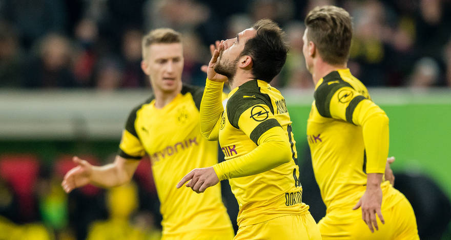 Alcácer celebrando un gol con el conjunto alemán. Imagen vía: Borussia Dortmund.